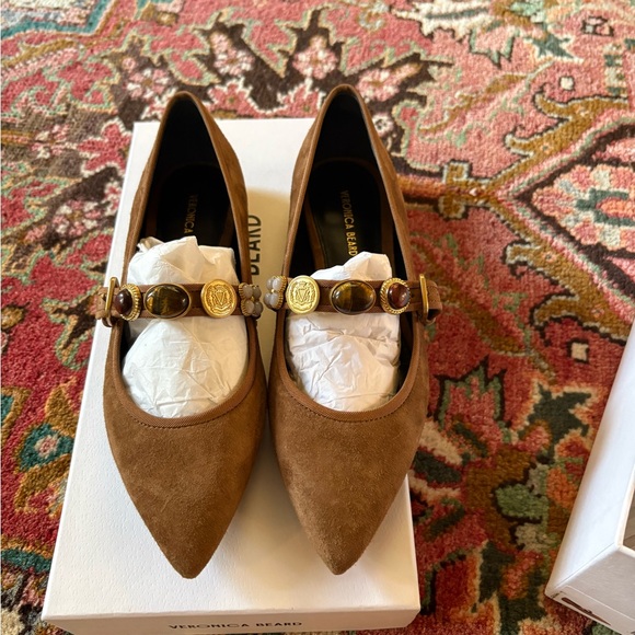 Veronica Beard Tan Flats with Gold Details - Picture 8 of 9